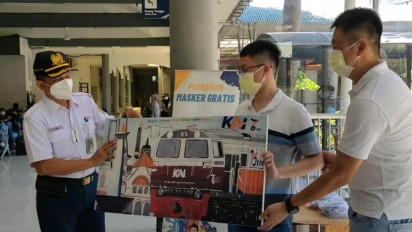 Remaja Ini Buat Lukisan yang Wow! Hasil Karyanya Diserahkan ke PT KAI, kok, Bisa?