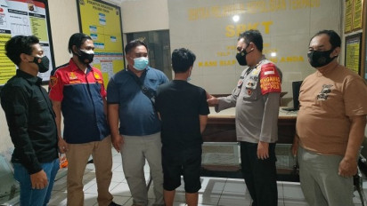 Keenakan Dipijat Pemuda, Nenek Ini Kaget Liontin Emasnya Raib