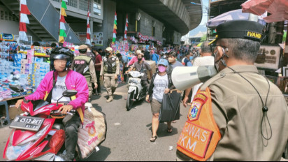 Panik!! PKL Pasar Pagi Jakarta Barat Dirazia Satpol PP