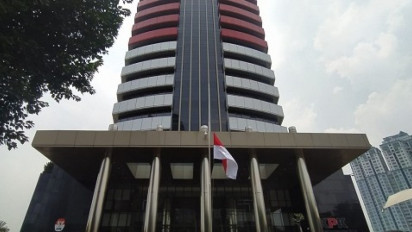 Bendera Setengah Tiang di Gedung KPK Iringi Pemecatan Novel Baswedan Cs