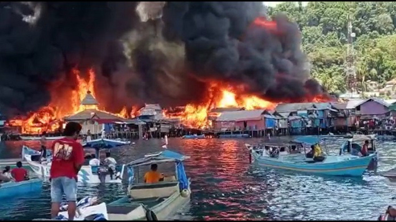 Tragis! Ratusan Rumah Nelayan di Manokwari Ludes Terbakar
            - galeri foto