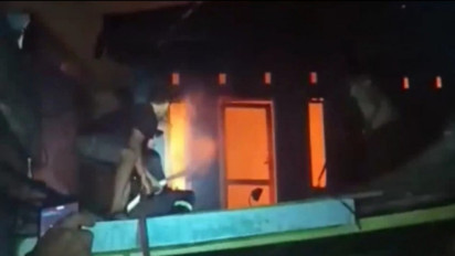 Lupa Matikan Lilin,  Rumah Berlantai 2 di Kabupaten Gowa Terbakar