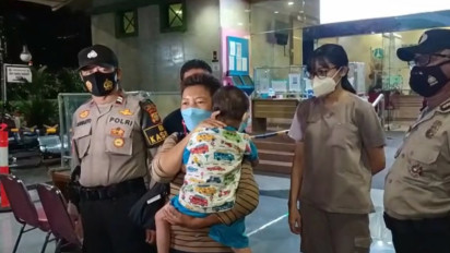 Balita yang Terkunci Empat Hari Bersama Jasad Nenek Dibawa Keluarga