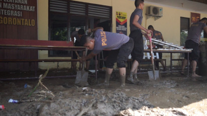 Lumpur Tebal Menumpuk di Polres Gorontalo, Alat Berat Dikerahkan