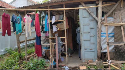 Kisah Keluarga Harsono, Tiga Tahun Tinggal di Emperan Bangunan Tua, Hanya Atap Tanpa Pintu