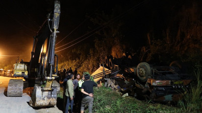 Diduga Rem Blong, Truk Pengangkut Air Terbalik di Jalinsum, Sopir Tewas