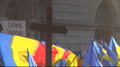 Warga Romania Tolak Kebijakan Pembatasan Baru Hadapi Lonjakan Covid-19