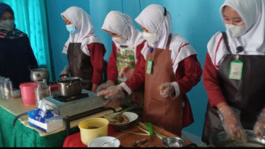 Siswi SMK di Sumbawa Ciptakan Minuman Herbal untuk Imunitas