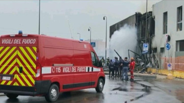 Pesawat Jatuh, Delapan Penumpang Tewas Di Milan