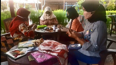 Mengenal Komunitas Tenggok, Wadah Para Ibu Rumah Tangga Membuat Kerajinan Bernilai Ekspor