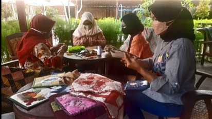 Mengenal Komunitas Tenggok, Wadah Para Ibu Rumah Tangga Membuat Kerajinan Bernilai Ekspor