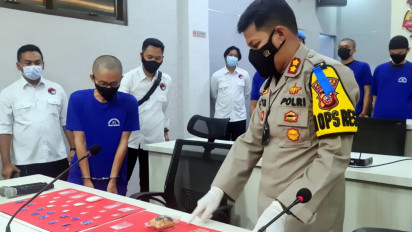 Miris, Guru SD di Sukabumi Obati Sakit Tulang Pakai Ganja