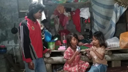 Miris, Seorang Ayah dan Dua Putrinya Tinggal di Poskamling
