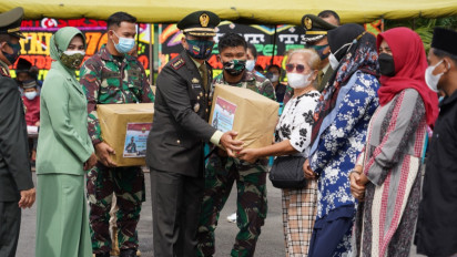 Peringati HUT TNI ke -76, Korem 022 PT Berbagi 1000 Paket Sembako