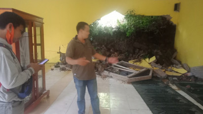 Diterjang Longsor, Sebuah Masjid dan Rumah Rusak di Mamuju