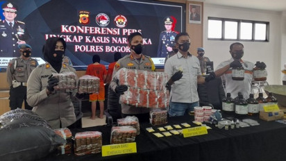 Polisi Gerebek Rumah Produksi Tembakau Sintetis