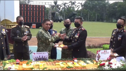 Meriahkan HUT 76 TNI, Jajaran Polres Malang Raya Beri Kejutan di Kostrad