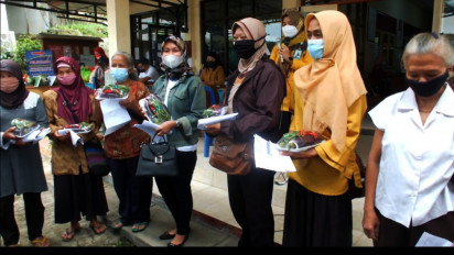 Gembira!, Warga Samigaluh Ikut Vaksinasi Berhadiah Sayur dan Buah