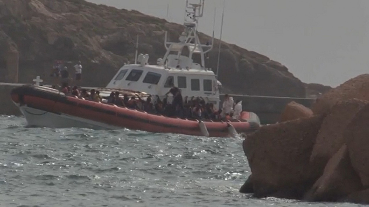 Penjaga Pantai Italia Selamatkan 50 Imigran di Pesisir Lampedusa
            - galeri foto