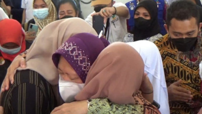 Tidak Lagi Marah-Marah, Bu Mensos Kali Ini Justru Menangis