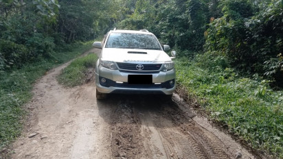 Jalan di Sijunjung Rusak Parah, Masyarakat Minta Infrastruktur Diperbaiki