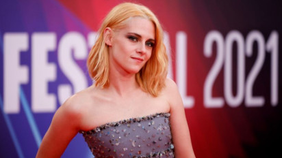 Perankan Putri Diana, Kristen Stewart Senang Film "Spencer" Tayang di London