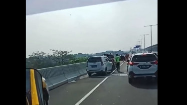 Video Viral Kecelakaan Beruntun di Jalan Layang MBZ Tol Cikampek