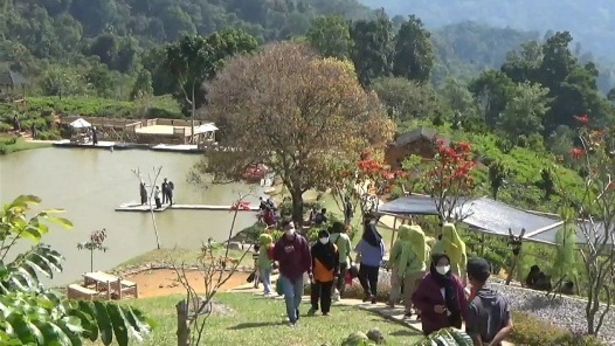 Surga Tersembunyi di Sumedang, Danau Buatan di Lokasi Wisata Cisoka Kembali Ramai Pengunjung
            - galeri foto