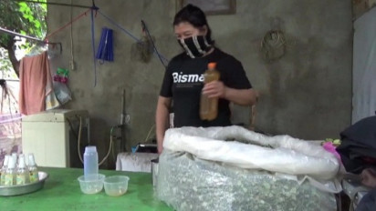 Cegah Penyebaran Covid-19, Seorang IRT di Pati Membuat Hand Sanitizer dari Daun Kelor