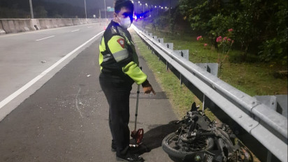 Pengendara Motor Masuk Tol, Tewas Ditabrak Bus