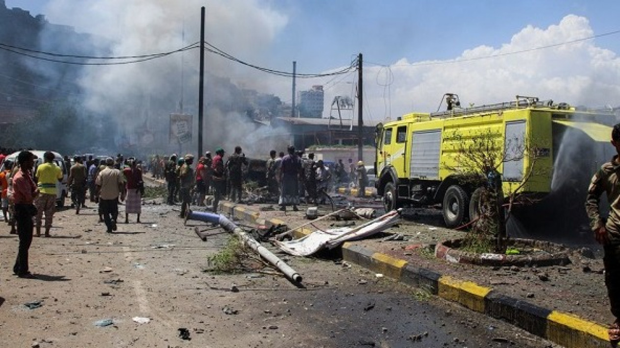 Ledakan Bom Mobil Guncang Aden, Gubernur dan Menteri Jadi Target
            - galeri foto