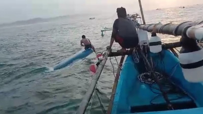 Dihantam Ombak, Perahu Nelayan Terbalik Di Perairan Samudera Hindia