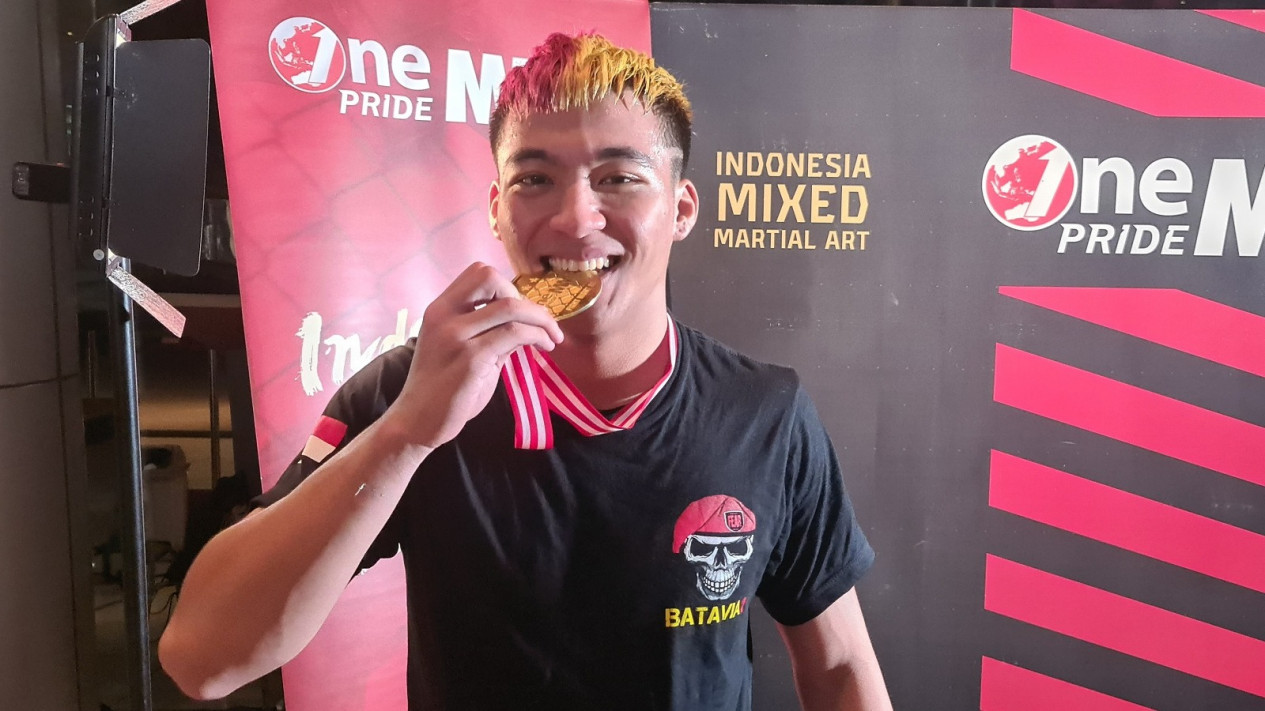 Kena PHP Cewek, Reza Arianto "Curcol" Soal Rambut 
            - galeri foto