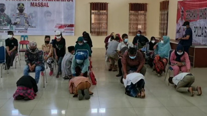 Puluhan Remaja Pelaku Tawuran di Belawan Sujud dan Menangis di Kaki Orang Tuanya