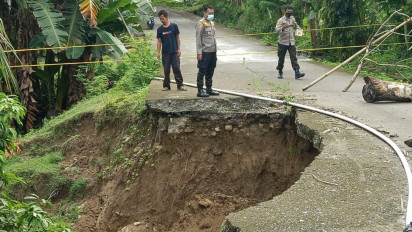 Akibat Diguyur Hujan, Tanah di Majene Amblas