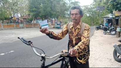Luar Biasa! Semangat Mbah Saiman, Mengayuh Sepeda 24 Km Untuk Ikut Vaksinasi