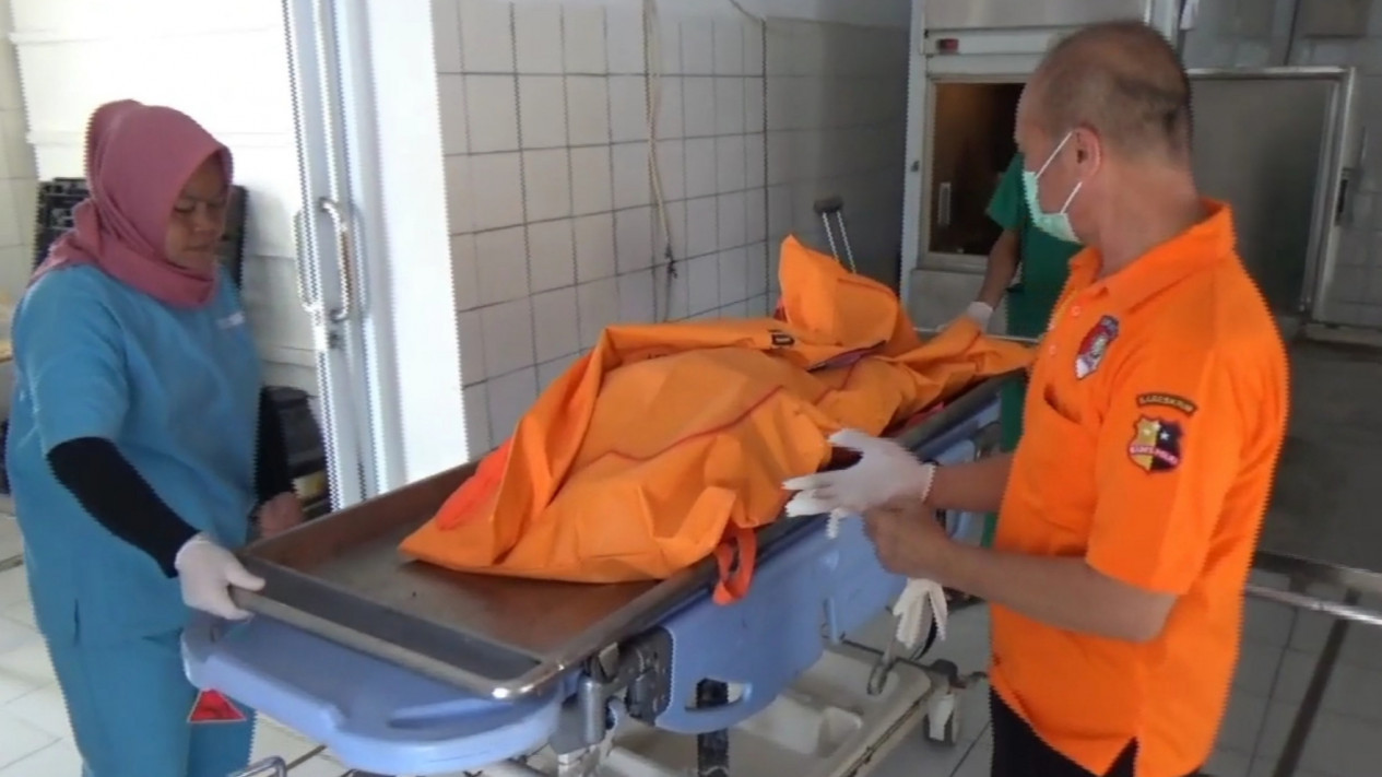 Polisi Masih Tunggu Hasil Autopsi untuk Ungkap Kasus Mayat dalam Terpal di  Purwakarta
            - galeri foto