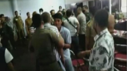 Rapat DPRD Kab. Bungo Jambi Dengan Perwakilan Warga Diwarnai Keributan