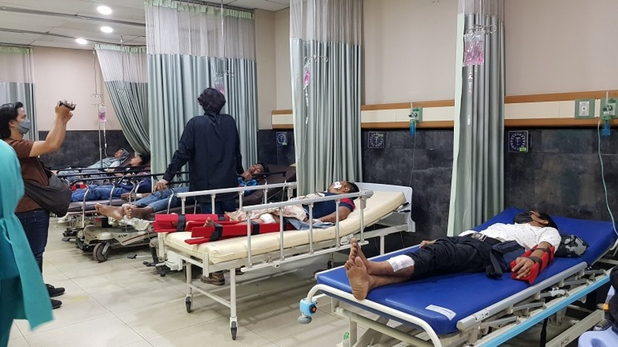 Kecelakaan Maut di Tol Cipali, Mobil Travel Sarat Penumpang Tabrak Truk
            - galeri foto