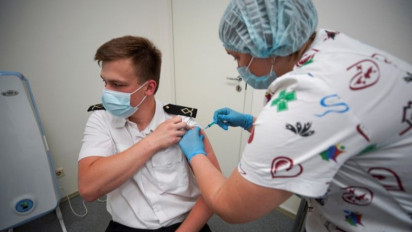 Rusia Uji Coba Vaksin Covid-19 Versi Semprotan Hidung