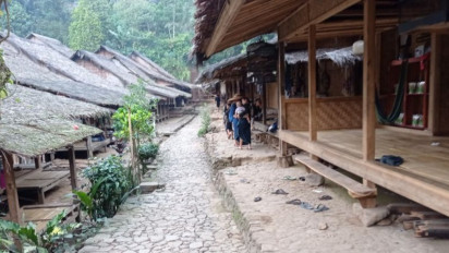 Belasan Rumah di Permukiman Badui Terbakar