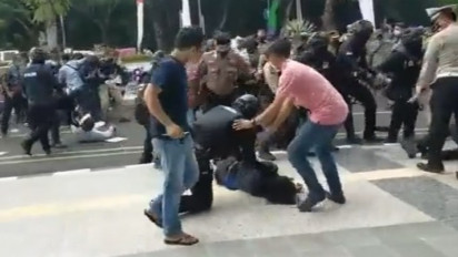 Viral! Kena 'Smackdown, Mahasiswa Kejang-Kejang