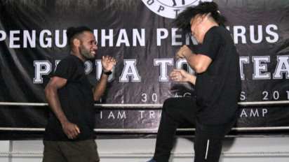 Hobi Baku Pukul, Elianus Enembe Siap Lumat Rizky Rifai di OnePride