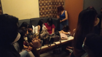 Razia Tempat Hiburan Malam, Polisi Amankan Belasan Wanita Pemandu Karaoke