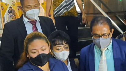 Sakit, Pemeriksaan Anak Nia Daniaty Ditunda