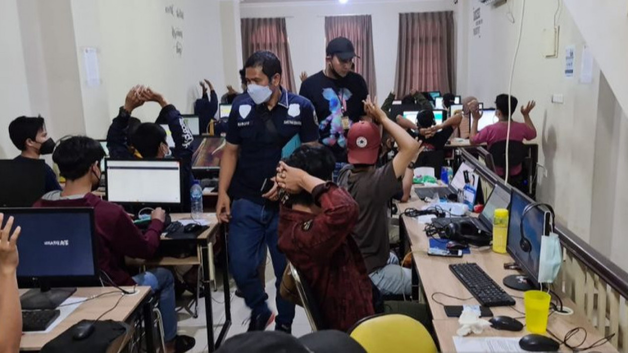 Polisi: Pinjol Ilegal Tagih Utang Disertai Ancaman
            - galeri foto