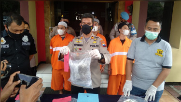Polisi Gagalkan Peredaran 1,5 Kg Ganja dan Tangkap Tiga Orang Tersangka