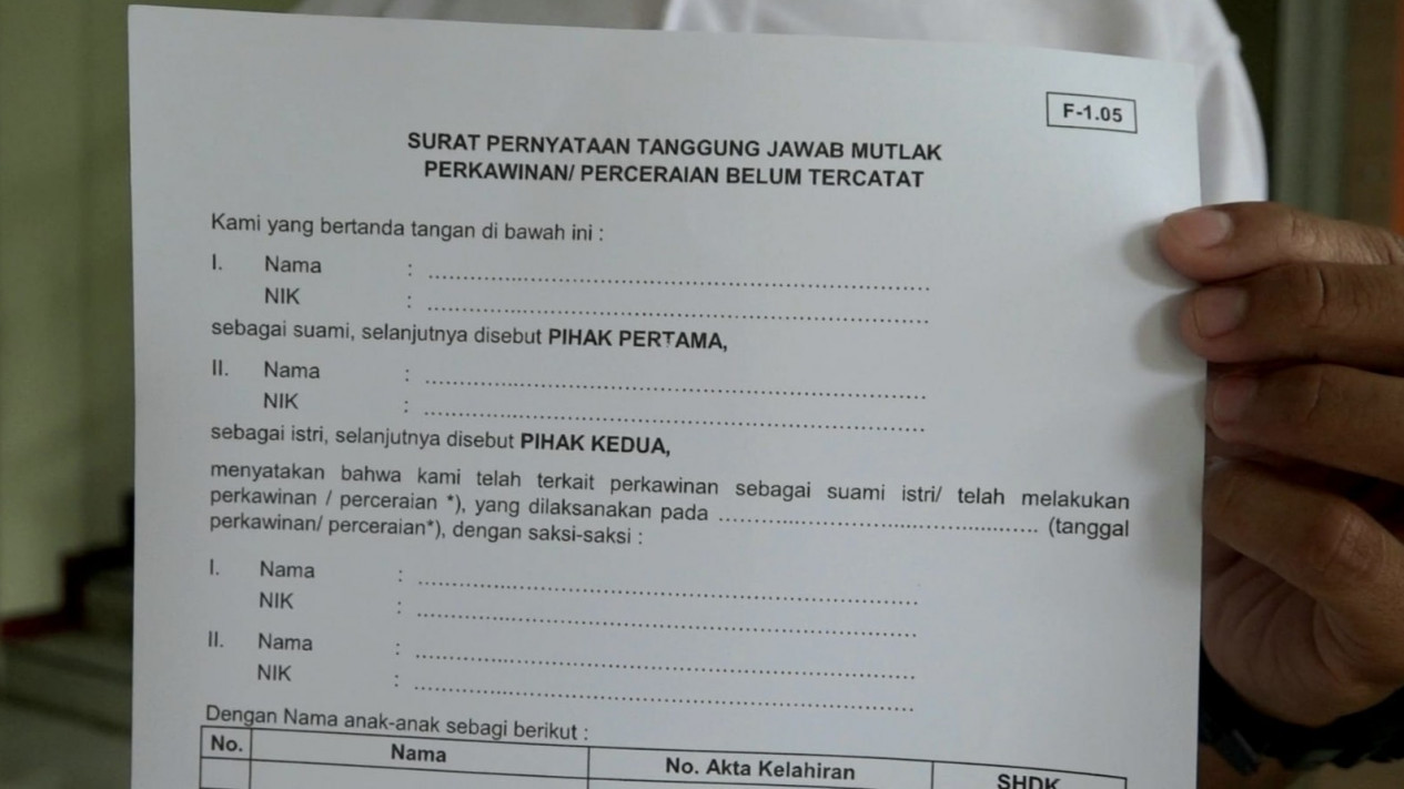 Pasangan-Pasangan Nikah Siri Daftar ke Dukcapil Banjar demi Punya KK
            - galeri foto