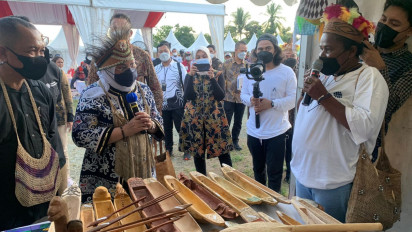 Bangkitkan Kesejahteraan di Papua, Kemnaker Serahkan Bantuan untuk Kelompok Usaha