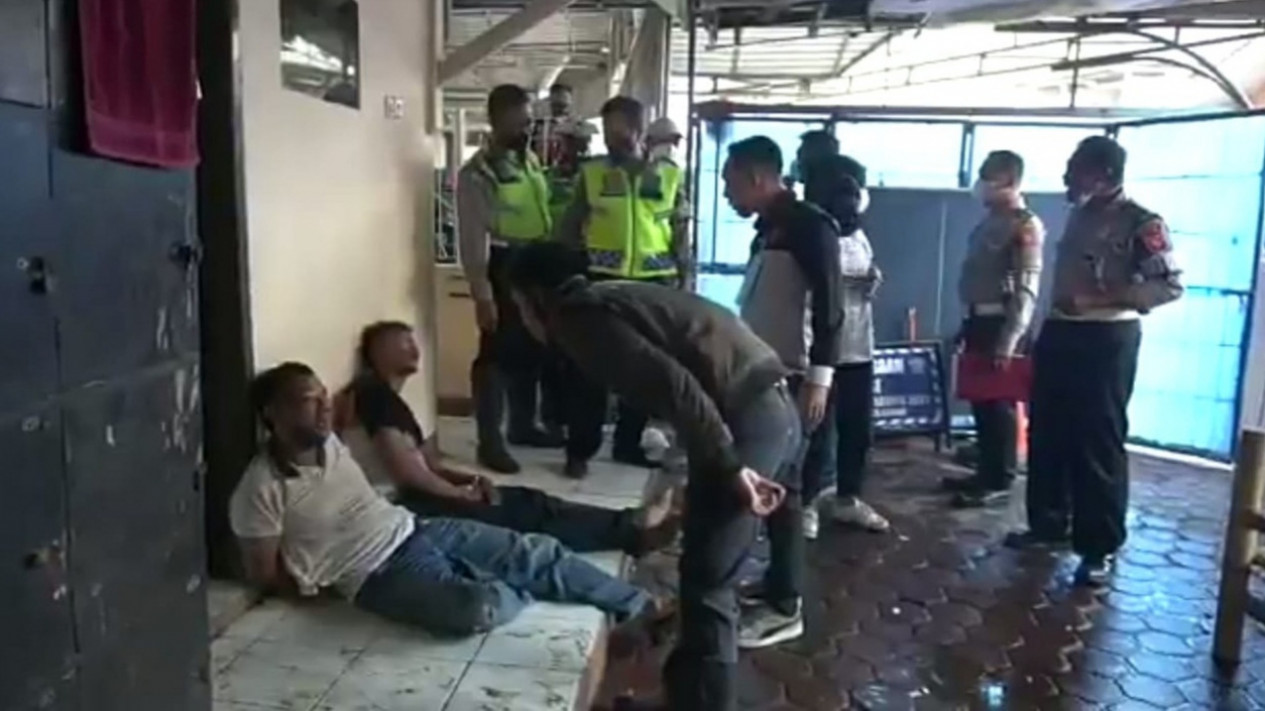 Diwarnai Kejar-Kejaran, Polisi Tangkap Pelaku Pencurian Spesialis Mobil Boks
            - galeri foto